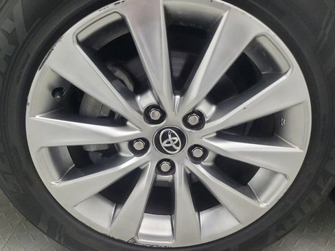 Used 2016 Toyota Camry XLE w/ Moonroof Package FWD image 31