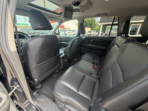 Used 2022 Honda Pilot Touring image 10