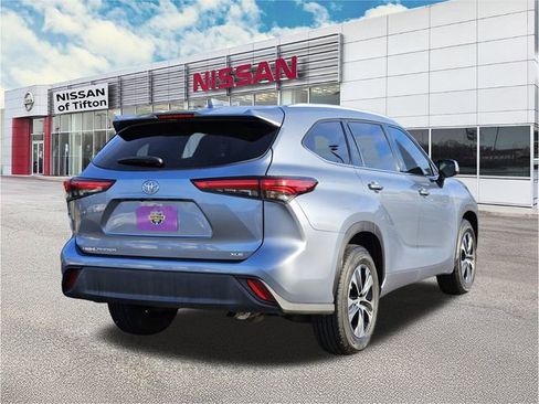 Used 2022 Toyota Highlander XLE image 7