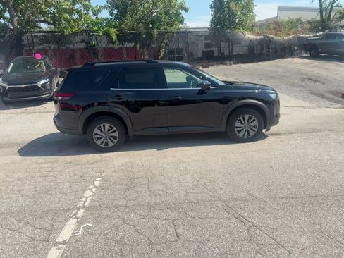 Used 2026 Nissan Pathfinder SV FWD image 13