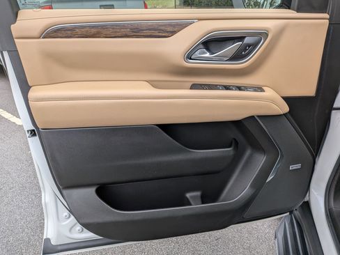 Used 2022 Chevrolet Tahoe Premier w/ Premium Package image 12