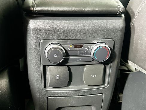 Used 2022 Ford Explorer XLT w/ Equipment Group 202A AWD/4WD image 24