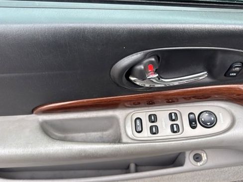 Used 2004 Buick Le Sabre Custom image 10