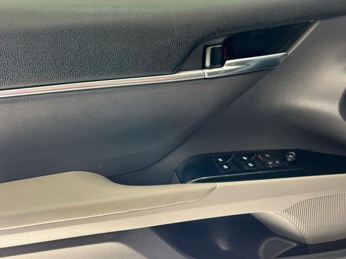 Certified 2019 Toyota Camry SE w/ Convenience Package FWD image 12