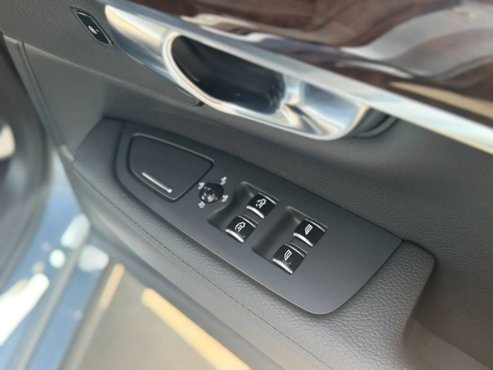 Used 2018 Volvo S90 T5 Momentum w/ Convenience Package FWD image 20