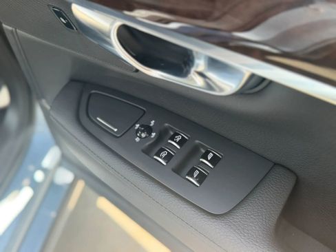 Used 2018 Volvo S90 T5 Momentum w/ Convenience Package FWD image 20