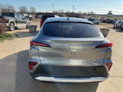 Used 2024 Buick Envista Preferred w/ Convenience I Package image 8