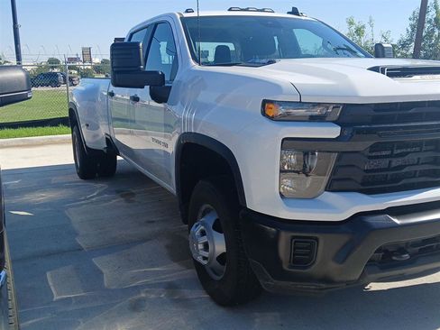 Used 2025 Chevrolet Silverado 3500 W/T AWD/4WD image 4