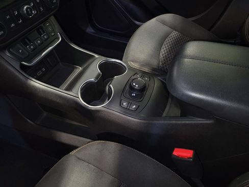 Used 2018 GMC Terrain SLE w/ Driver Convenience Package FWD image 26