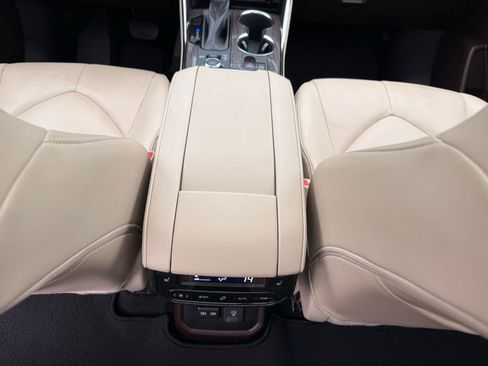 Used 2022 Toyota Highlander Platinum image 37