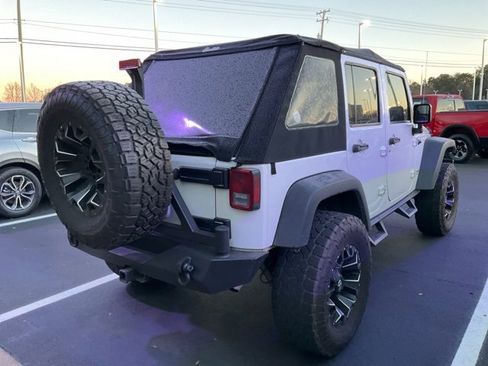 Used 2018 Jeep Wrangler Unlimited Rubicon w/ Cold Weather Group image 6