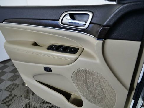 Used 2014 Jeep Grand Cherokee Limited image 25