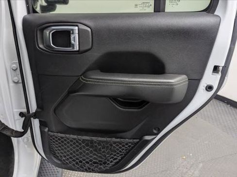 Used 2023 Jeep Wrangler Unlimited Sahara image 19