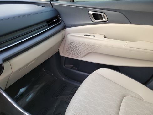 Used 2026 Kia Carnival EX FWD image 22