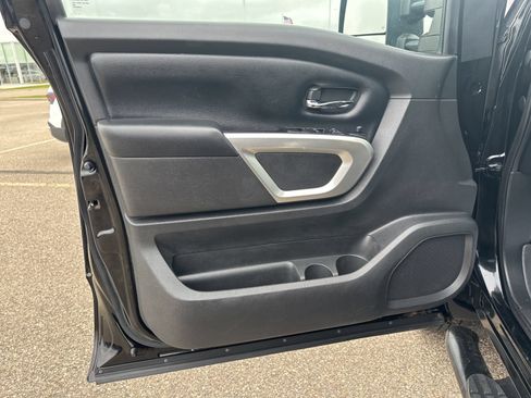 Used 2017 Nissan Titan SV AWD/4WD image 21
