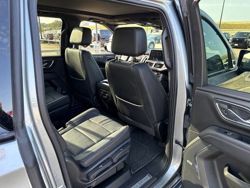 Used 2023 Chevrolet Suburban RST w/ Luxury Package RWD image 13