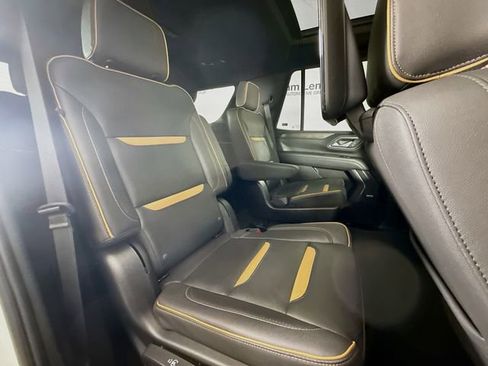 Used 2022 GMC Yukon XL SLT w/ SLT Premium Package image 33