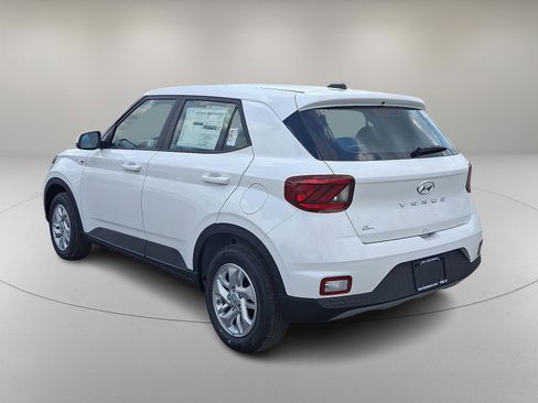 New 2025 Hyundai Venue SE image 5