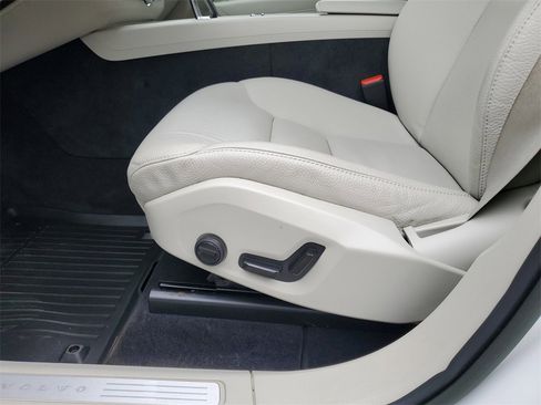 Used 2023 Volvo XC60 B5 Plus w/ Climate Package image 22