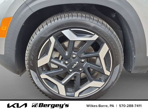 Certified 2024 Kia Seltos SX w/ SX Sunroof Package AWD/4WD image 11