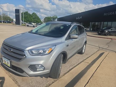 Used 2017 Ford Escape SE w/ Equipment Group 201A FWD image 2