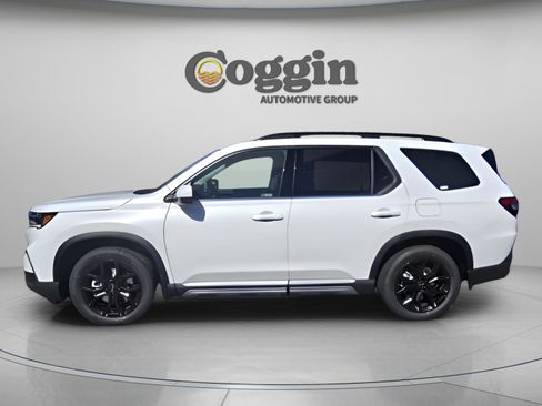 New 2025 Honda Pilot Touring image 4