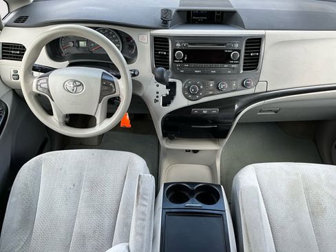 Used 2012 Toyota Sienna LE FWD image 10