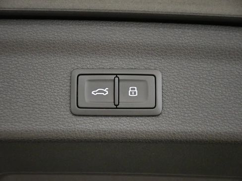 Used 2025 Audi Q3 2.0T Premium Plus w/ Premium Plus Package image 58