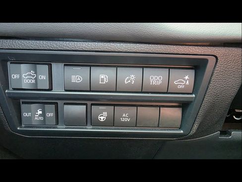 Used 2025 Toyota Tundra Platinum AWD/4WD image 10