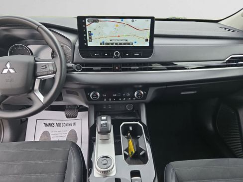 Used 2025 Mitsubishi Outlander SE AWD/4WD image 11