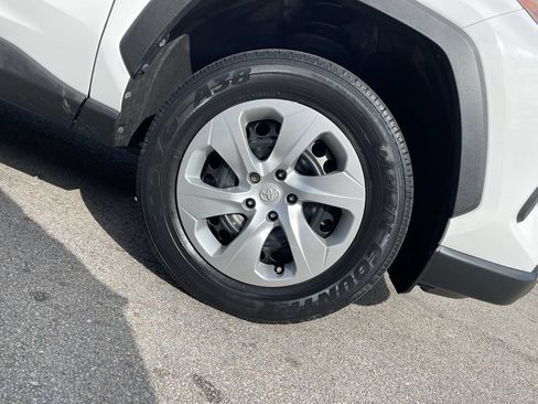 Certified 2021 Toyota RAV4 LE AWD/4WD image 11