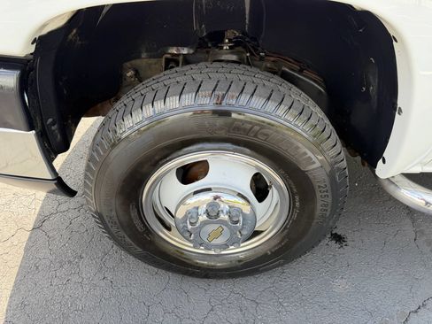 Used 2006 Chevrolet Silverado 3500 2WD Crew Cab image 28