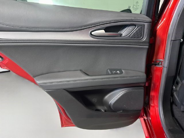 Used 2023 Alfa Romeo Stelvio Veloce AWD/4WD image 25