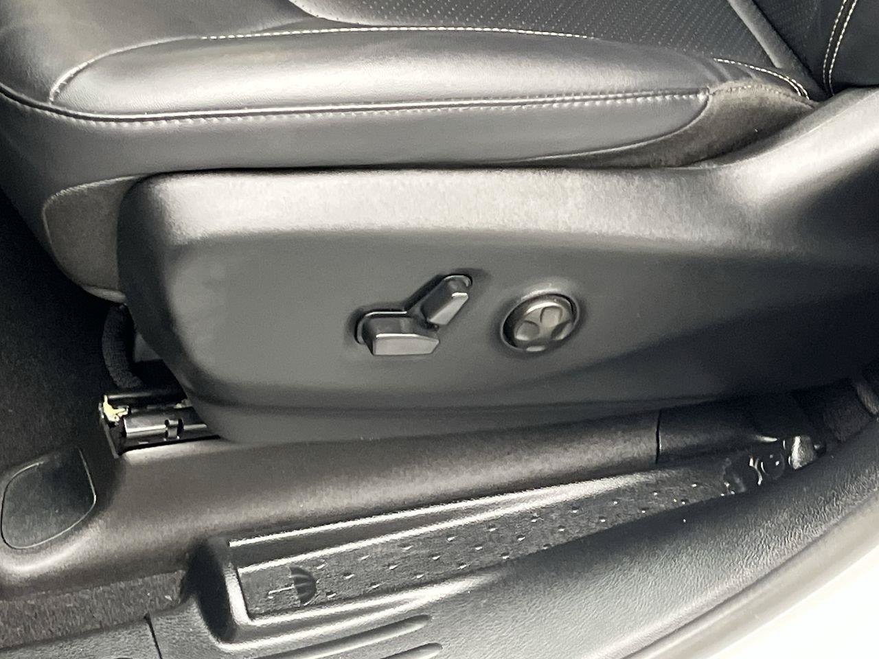 Used 2025 Chrysler Pacifica Select FWD image 9