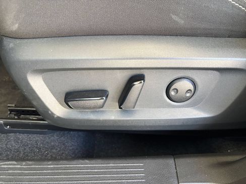 Used 2025 Nissan Rogue SV FWD image 22