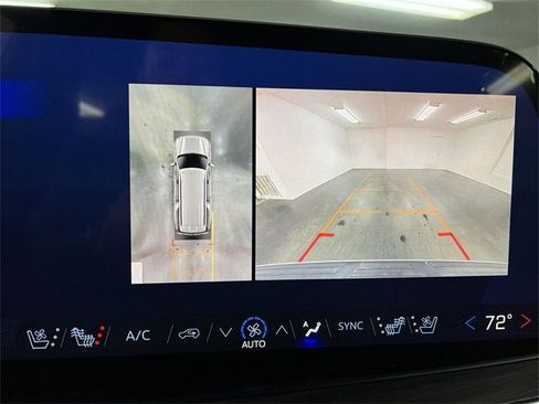 New 2025 Chevrolet Suburban Premier image 15