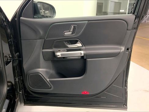 New 2026 Mercedes-Benz GLB 250 image 11
