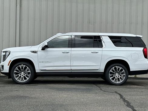 New 2026 GMC Yukon XL Denali w/ Denali Reserve Package AWD/4WD image 7