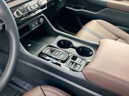 New 2026 Honda Pilot Touring image 7