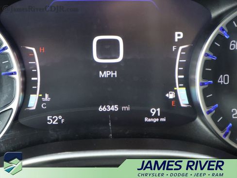 Used 2023 Chrysler Pacifica Touring-L FWD image 29