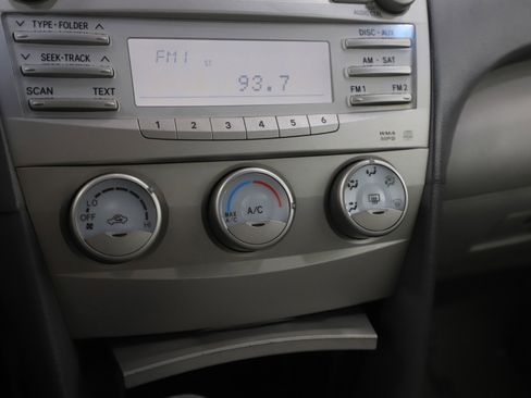 Used 2011 Toyota Camry LE image 20