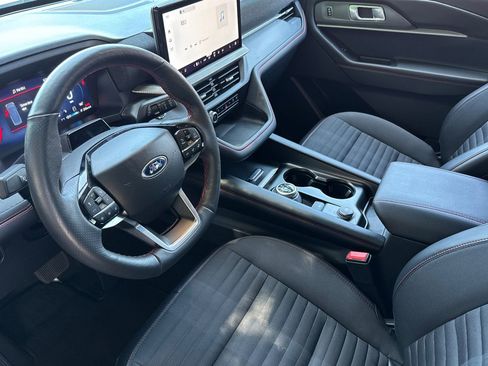 Certified 2025 Ford Explorer ST-Line AWD/4WD image 3