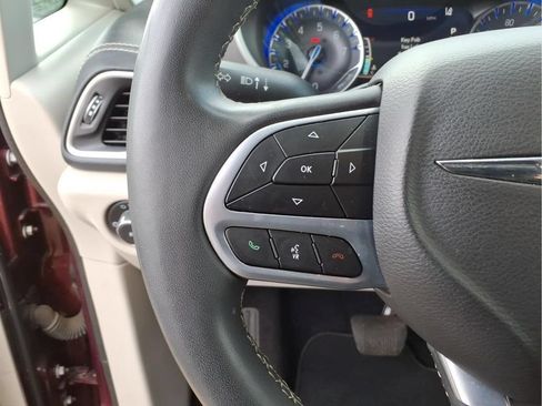 Used 2022 Chrysler Pacifica Touring-L AWD/4WD image 25