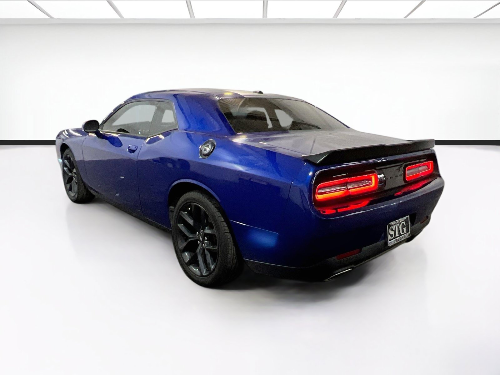Used 2021 Dodge Challenger SXT w/ Driver Convenience Group RWD image 6