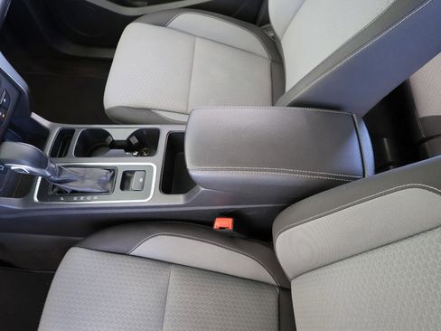 Used 2019 Ford Escape SE FWD image 40