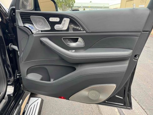Used 2023 Mercedes-Benz Maybach GLS 600 4MATIC image 77