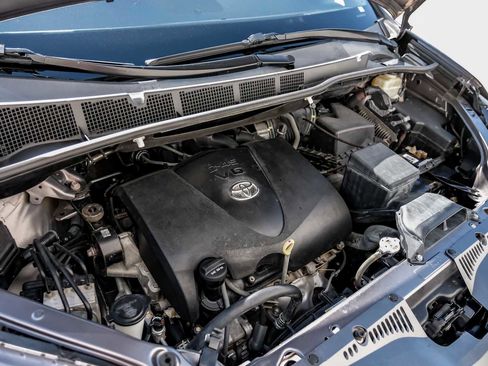 Used 2018 Toyota Sienna XLE image 53