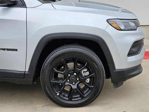 New 2026 Jeep Compass Latitude image 7