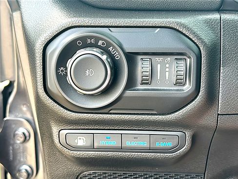 Used 2022 Jeep Wrangler Unlimited Rubicon 4xe w/ Cold Weather Group AWD/4WD image 38
