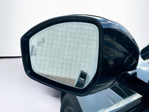 Used 2025 Land Rover Range Rover Evoque S image 16